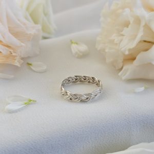 Bague tressée sans pierre